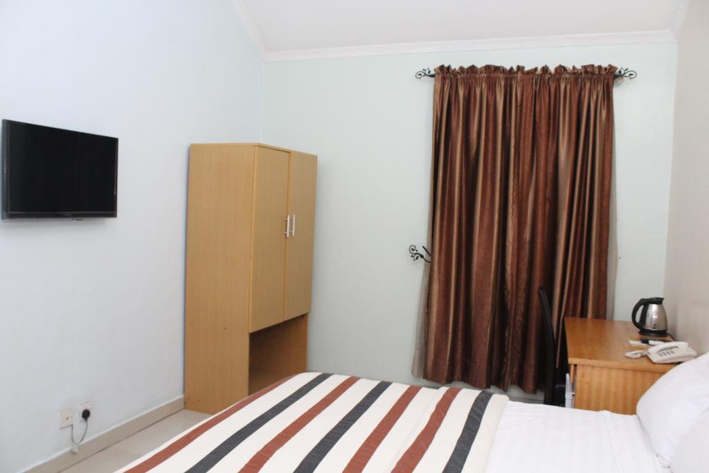 Bluespring Hotel Maryland ภายนอก รูปภาพ