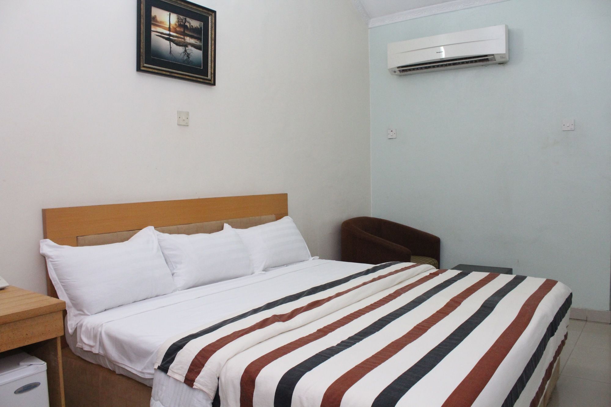 Bluespring Hotel Maryland ภายนอก รูปภาพ