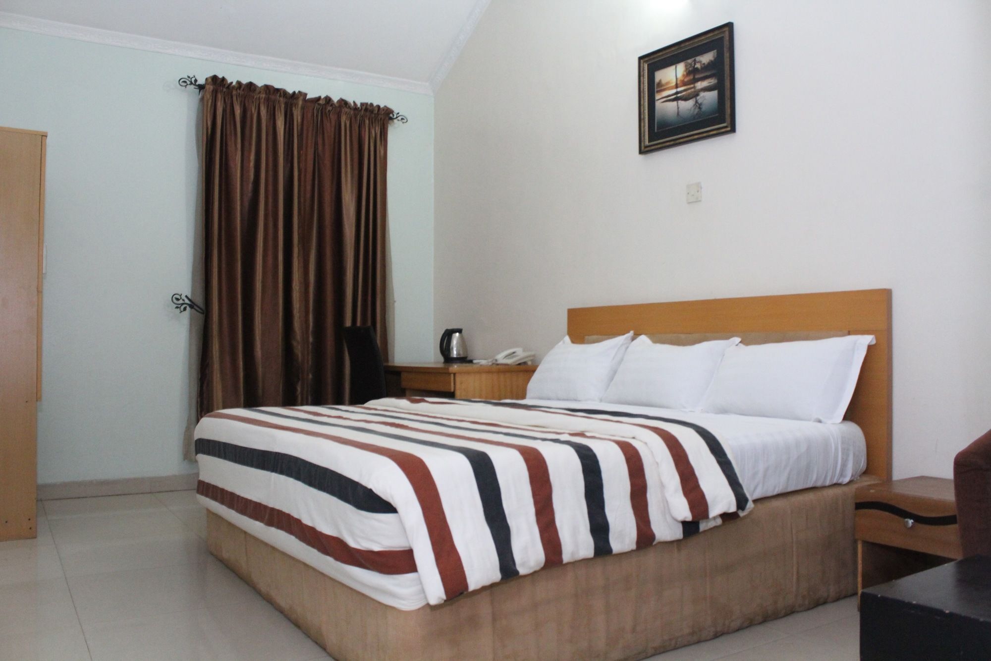 Bluespring Hotel Maryland ภายนอก รูปภาพ