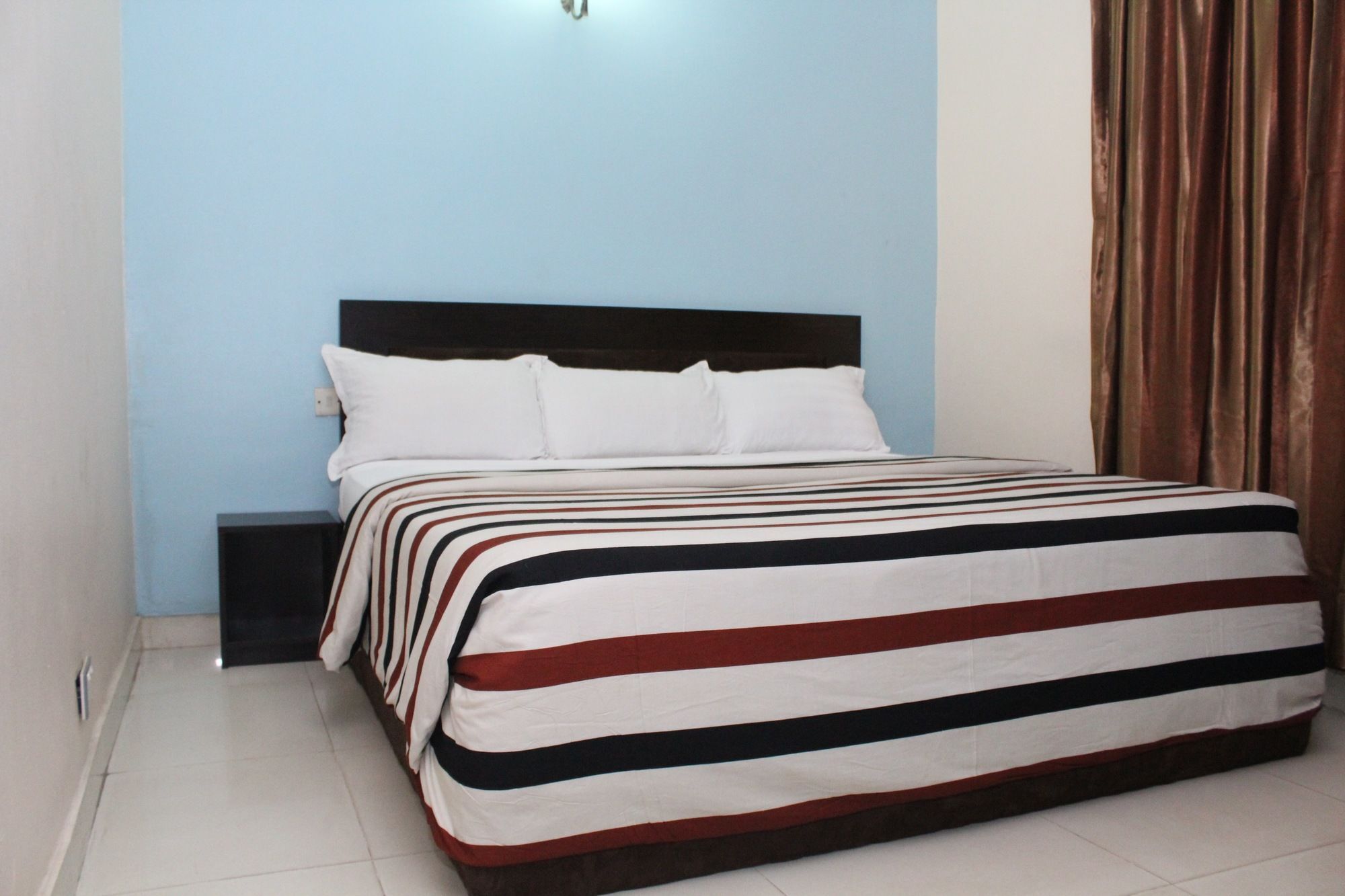 Bluespring Hotel Maryland ภายนอก รูปภาพ