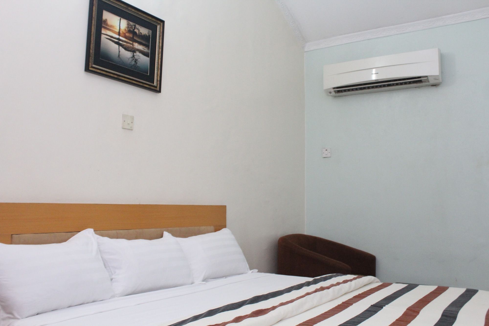 Bluespring Hotel Maryland ภายนอก รูปภาพ